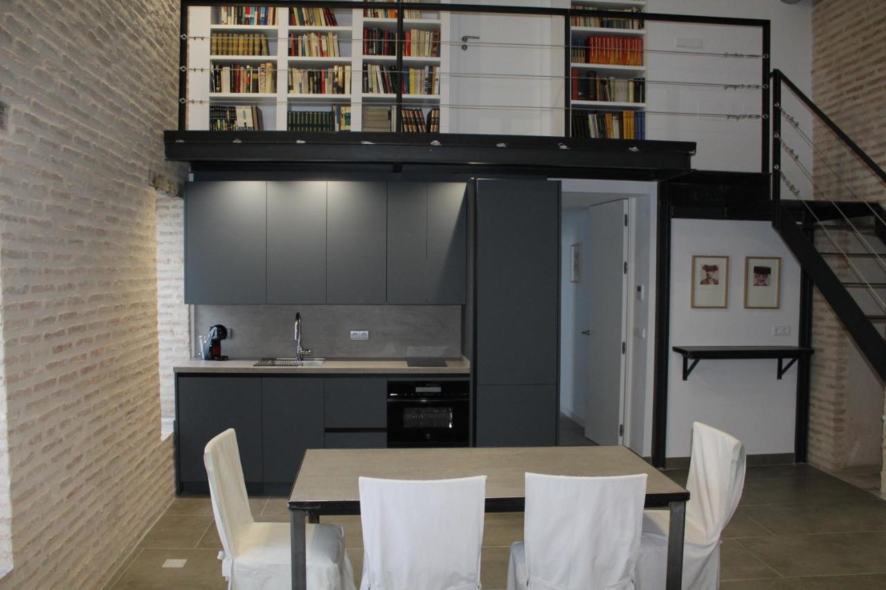 Cozy & Modern Apartment Hombre De Piedra Seville Exterior photo